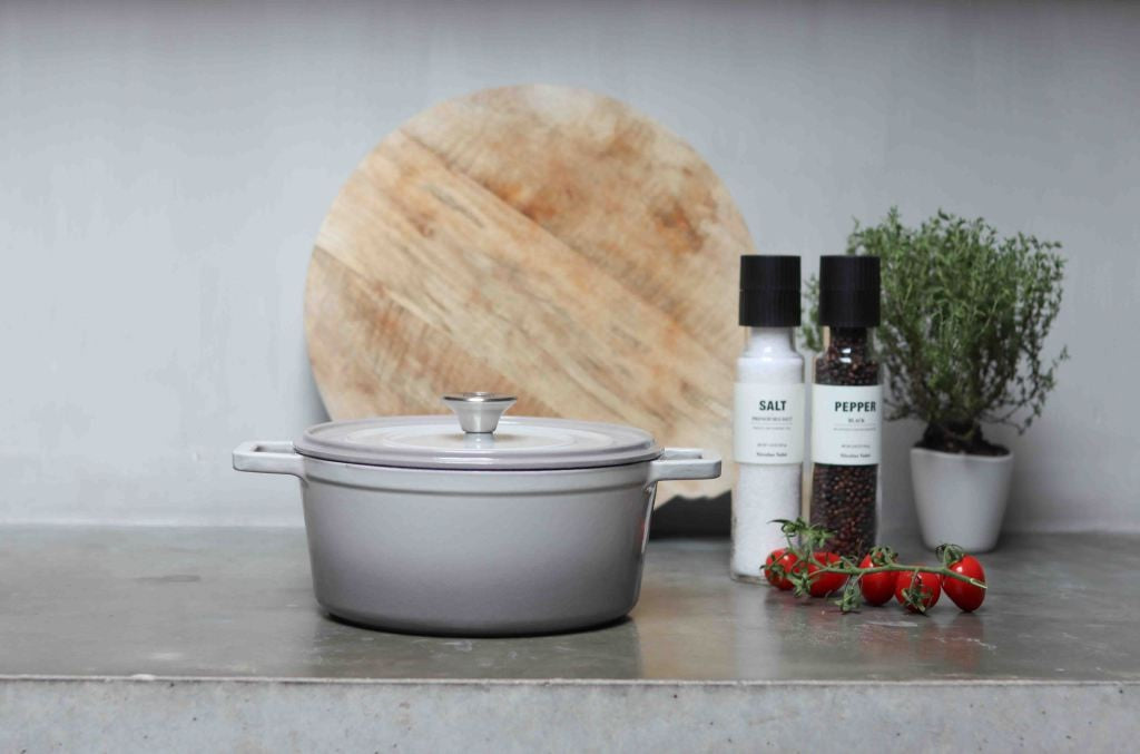 Leeff Cast iron pan/ Frying pan